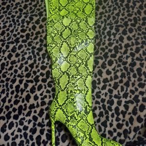 Over the Knee vibrant boots